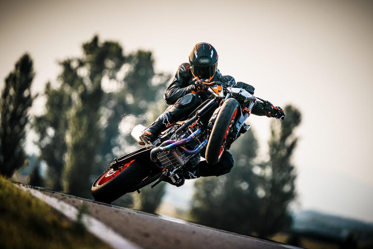 Ktm 890 super 2024 duke r